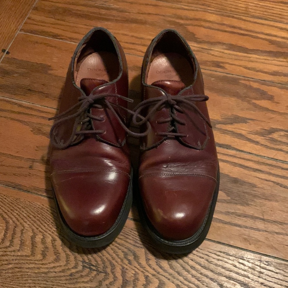 Men’s Dockers lace up waterproof Oxford shoes. Dark brown. Size 10W.